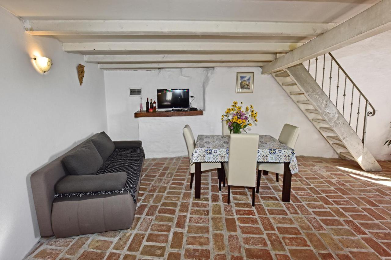 Villa Fragola Motovun Buitenkant foto